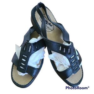 Vintage Women's Happy Feet Black T-Strap Sandals Size 24 CM ~7 US Made Corona CA